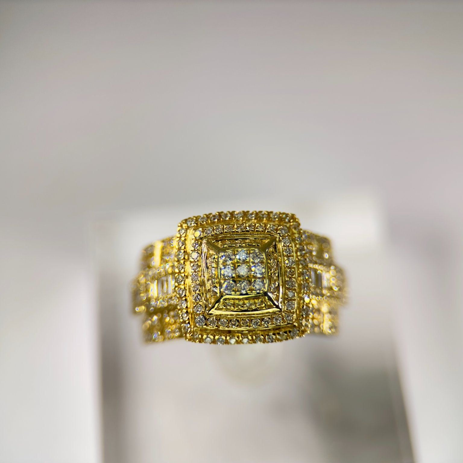 DR1197 - Oro amarillo de 14 quilates - Cojín - Diamante - Anillos de diamantes para hombre
