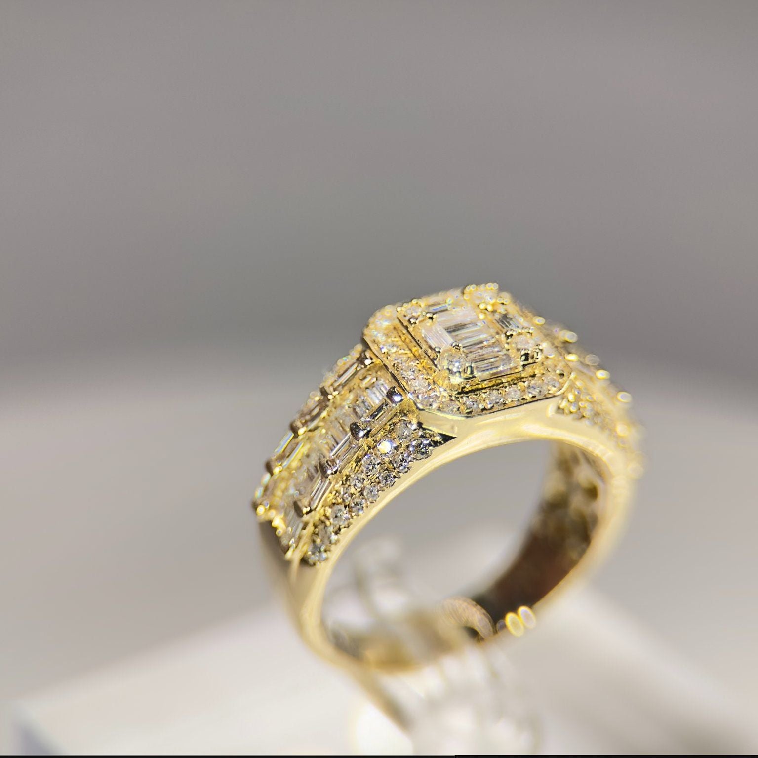DR1206 - Oro amarillo de 14 quilates - Cojín - Diamante - Anillos de diamantes para hombre