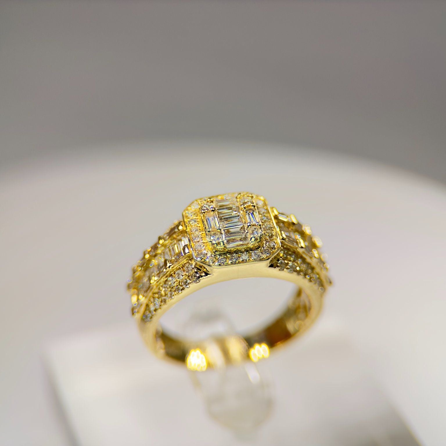 DR1206 - Oro amarillo de 14 quilates - Cojín - Diamante - Anillos de diamantes para hombre