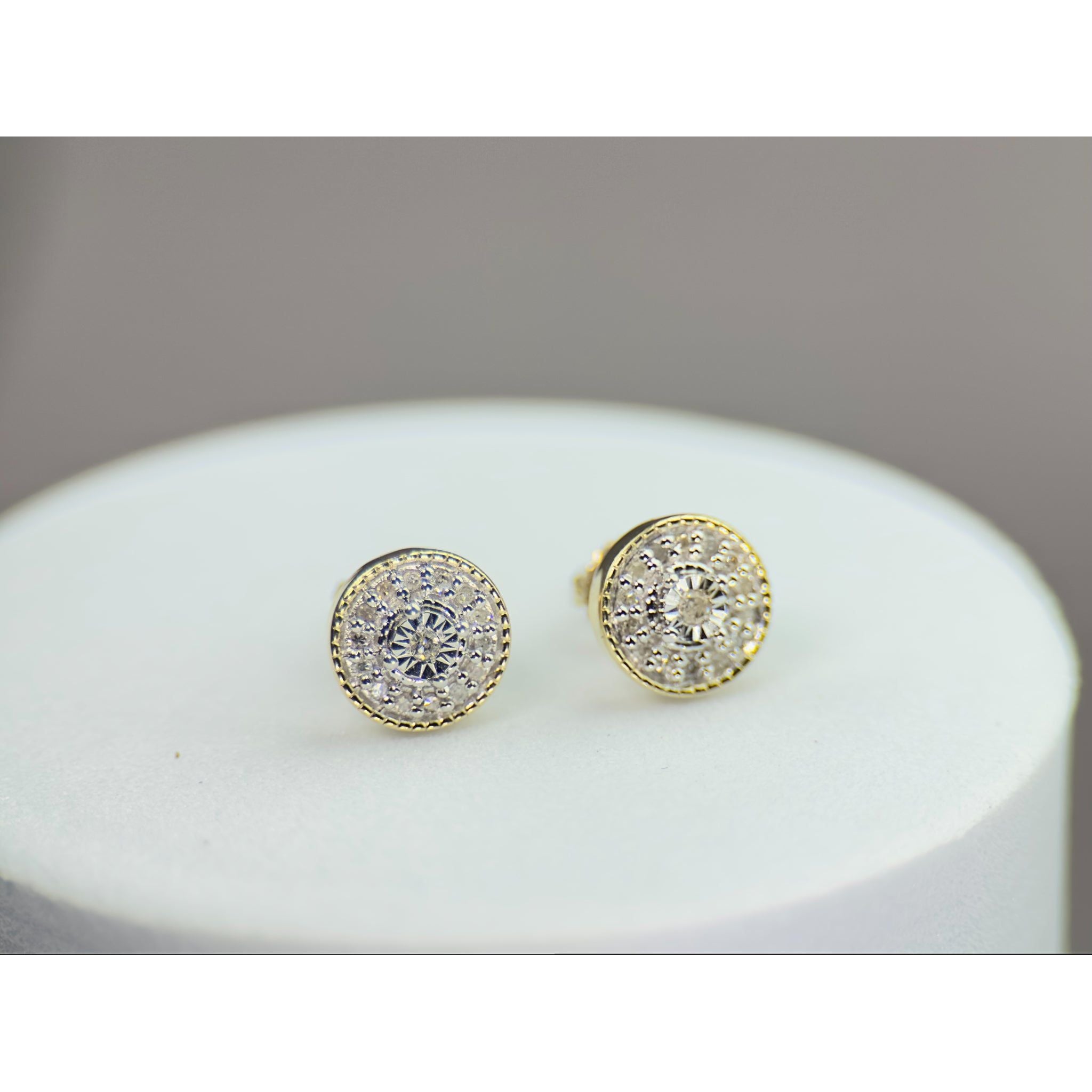 DR1238 - Oro amarillo de 10 quilates - Cojín - Diamante - Pendientes de diamantes