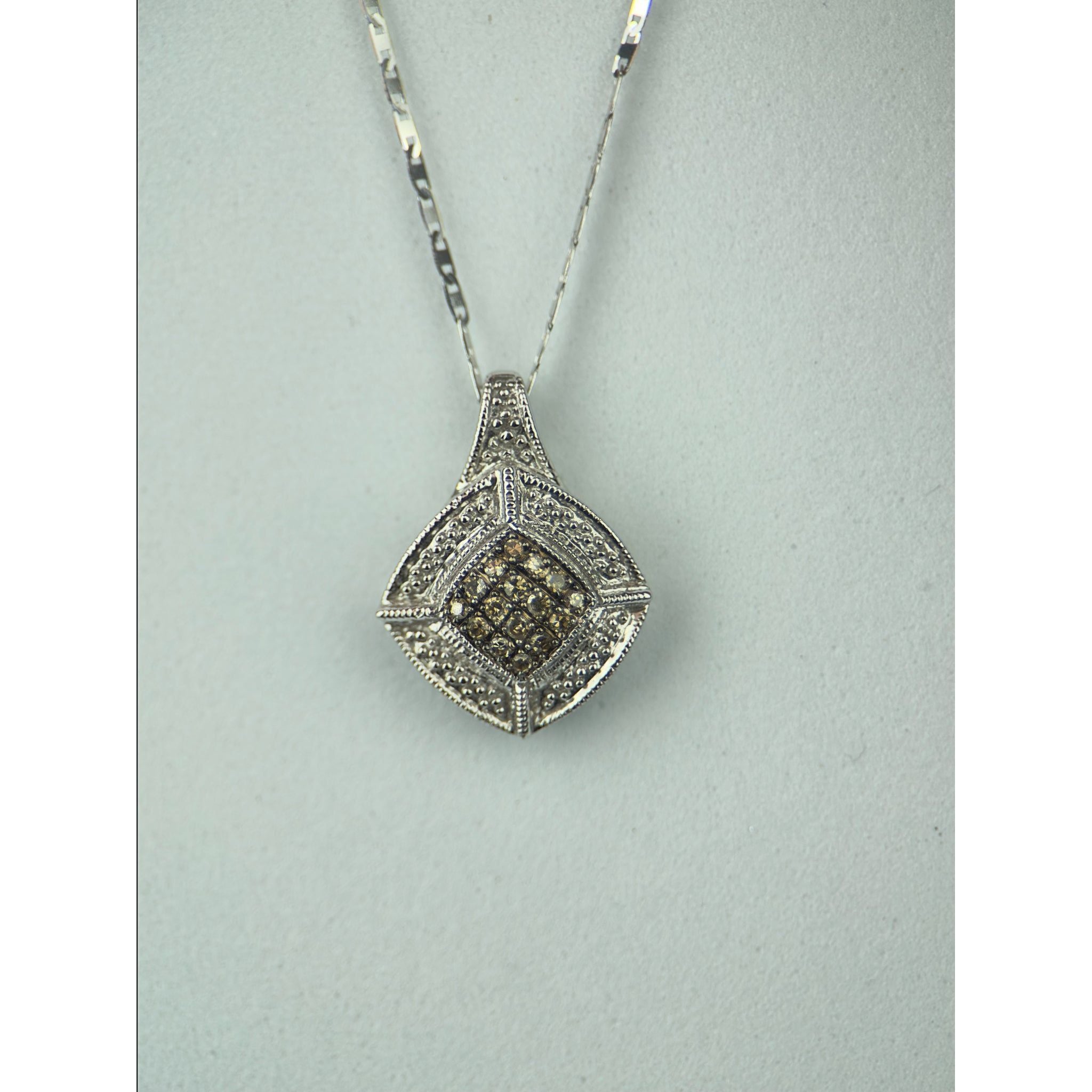 DR2264 - Oro blanco de 10 quilates - Diamante chocolate - Colgante y cadena